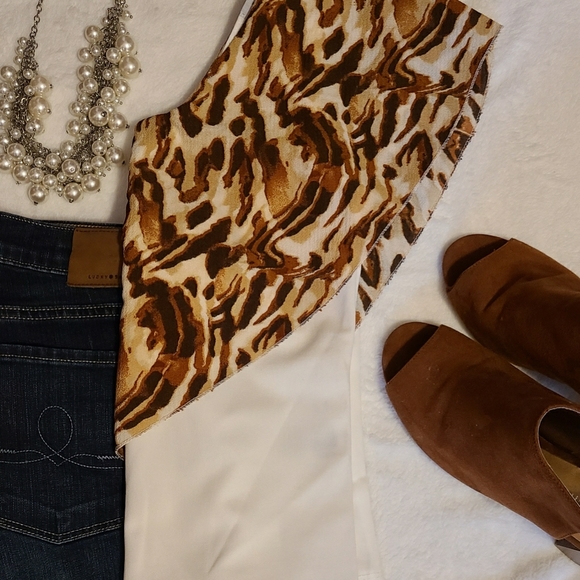 Cheetah/Leppard Half Printed Top - Picture 3 of 3